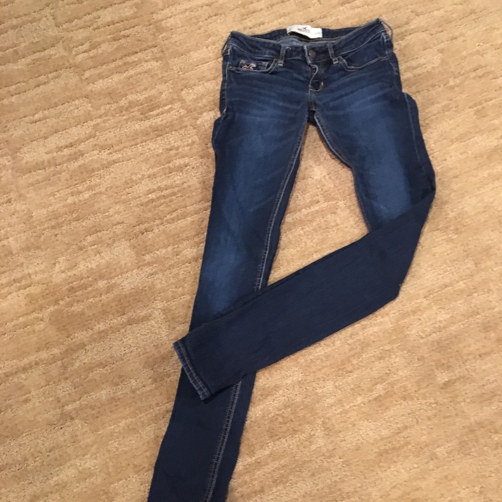Like new Hollister Dark Wash jeans